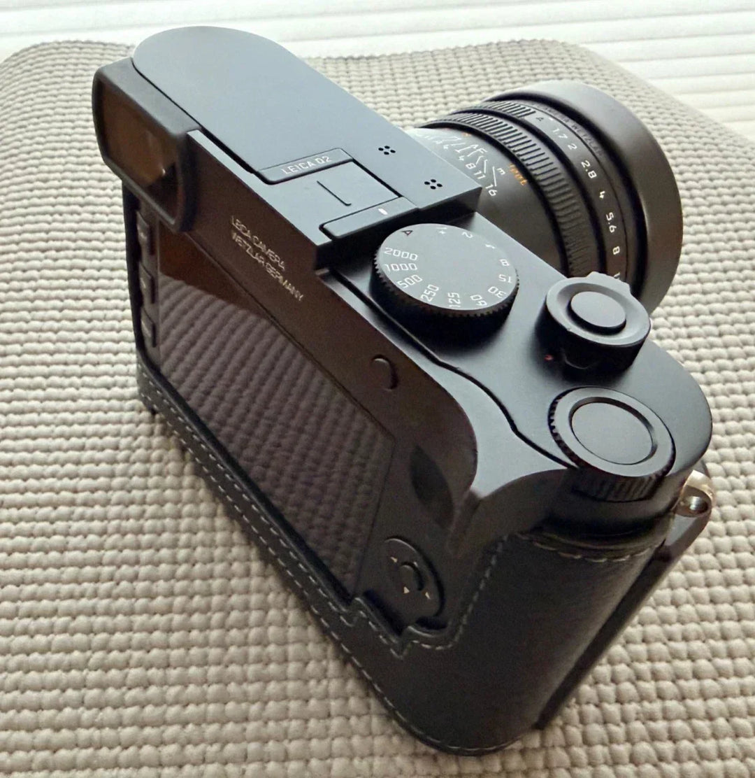 Leica Q2 47.3 MP Digital SLR Camera - Pristine condition w/extras