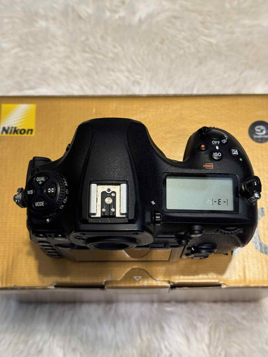 (MINT) Nikon D850 45.7MP Digital SLR Camera - Black (Body Only)