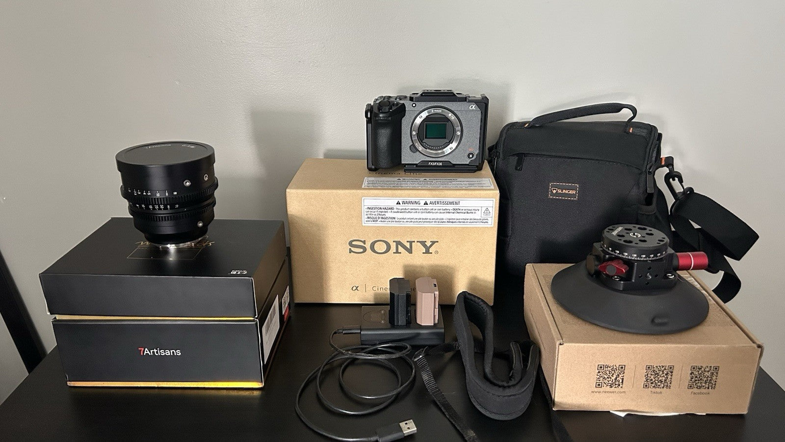 SONY FX30 WITH LENS + ACCESSORIES MINT CONDITION IN ORIGINAL BOX