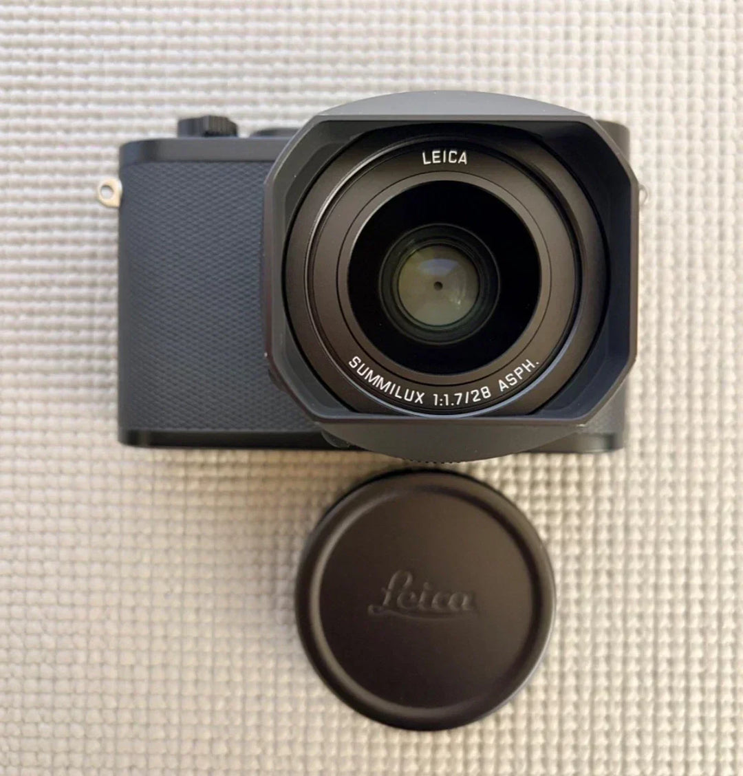 Leica Q2 47.3 MP Digital SLR Camera - Pristine condition w/extras